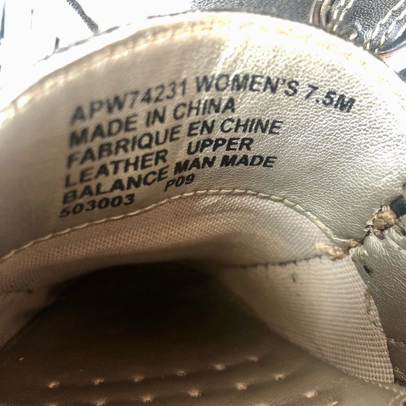 Rockport black leather square toe loafers silver buckle and white stitching. 7.5 - Picture 7 of 8